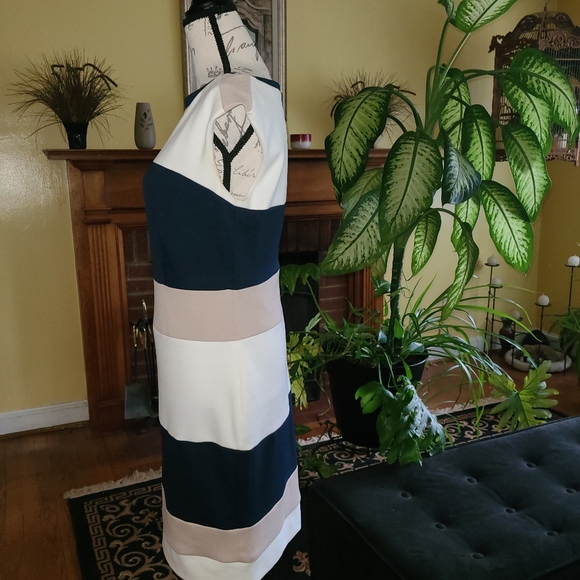 Dress - Picture 3 of 8